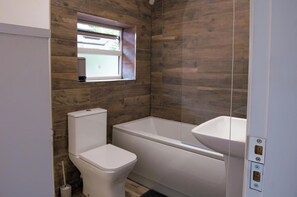 Een douche, handdoeken