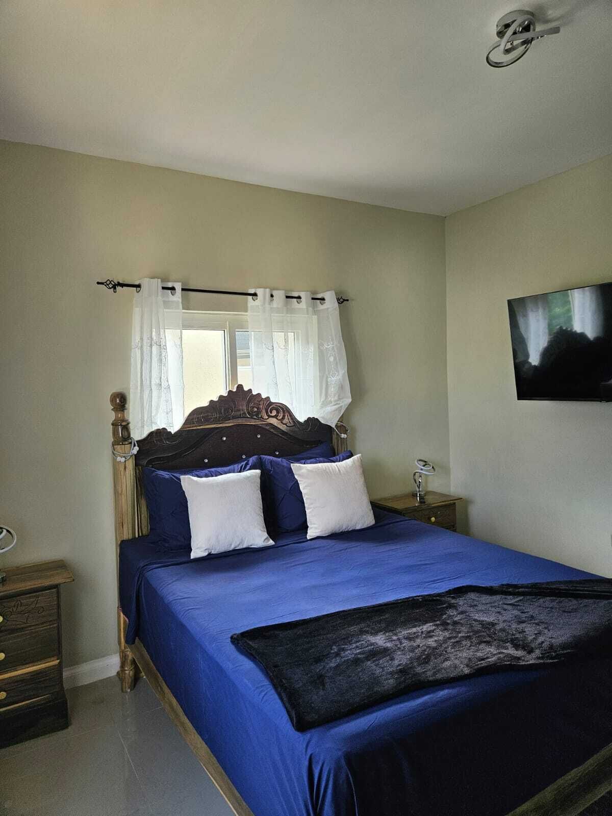 2 habitaciones, tabla de planchar con plancha, wifi y ropa de cama 