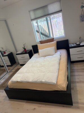 1 غرفة نوم ومكواة/لوح كي وواي فاي وملاءات أسرّة