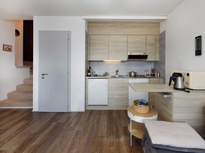 Fridge, microwave, oven, cookware/dishes/utensils