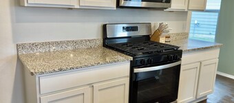 Modern 4BR, 2.5BA Home in Quiet Rural Setting Near Kyle, Lockhart, San Marcos!