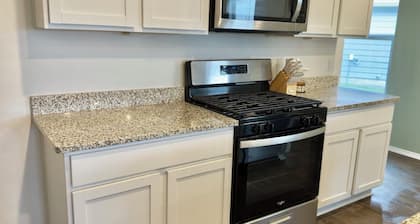 Modern 4BR, 2.5BA Home in Quiet Rural Setting Near Kyle, Lockhart, San Marcos!