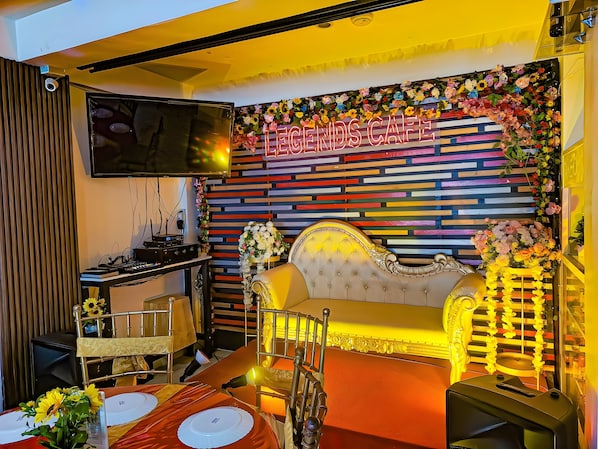 Restaurant - Legends Hotel & Restaurant  (Lemery)