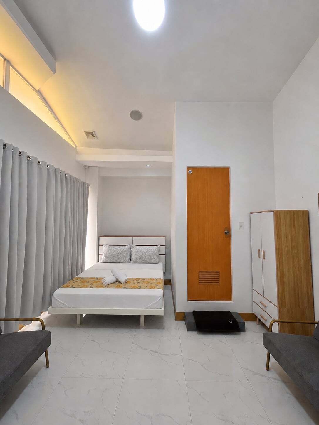 Family Suite, 1 King Bed | Bathroom | Shower, rainfall showerhead, bidet, towels