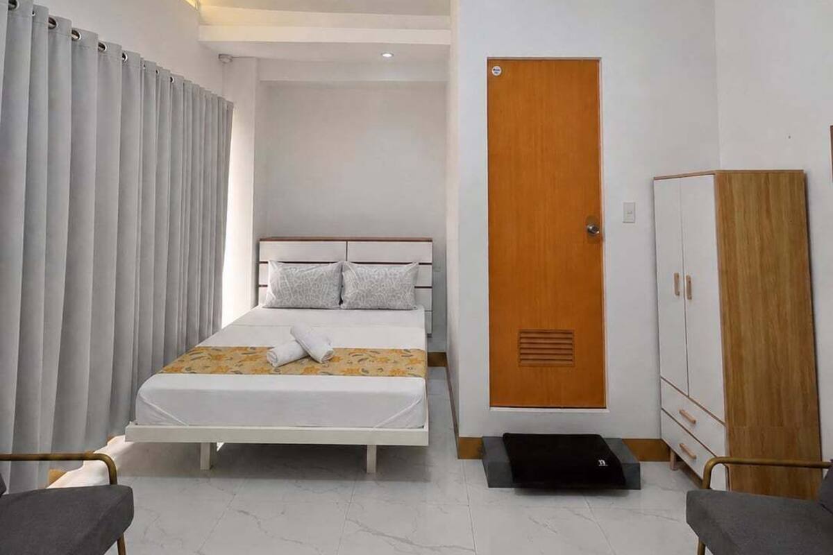 Family Suite, 1 King Bed | Bathroom | Shower, rainfall showerhead, bidet, towels