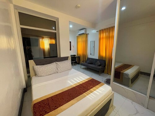 Legends Hotel & Restaurant 