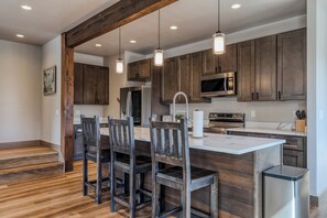 Fridge, microwave, oven, stovetop - The Trailblazer - Luxe Ski-In/Ski-Out townhome on Whitefish Mountain (Whitefish)