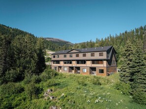 Exterior - The Trailblazer - Luxe Ski-In/Ski-Out townhome on Whitefish Mountain (Whitefish)