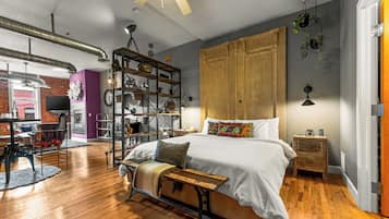 Desk, iron/ironing board, WiFi, bed sheets