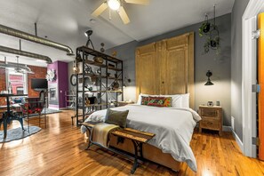 Bureau, fer et planche à repasser, Wi-Fi, draps fournis