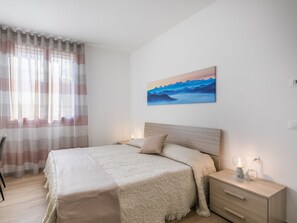 3 bedrooms, iron/ironing board, WiFi