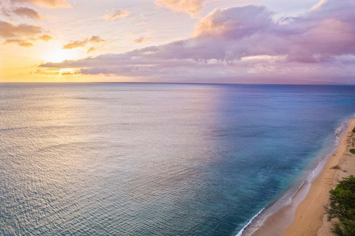 Beach nearby, sun-loungers, beach towels