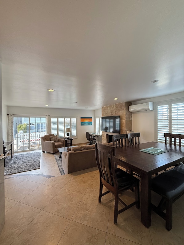 Interior - Home Away by the Beach! Now booking for Summer! (Newport Beach)