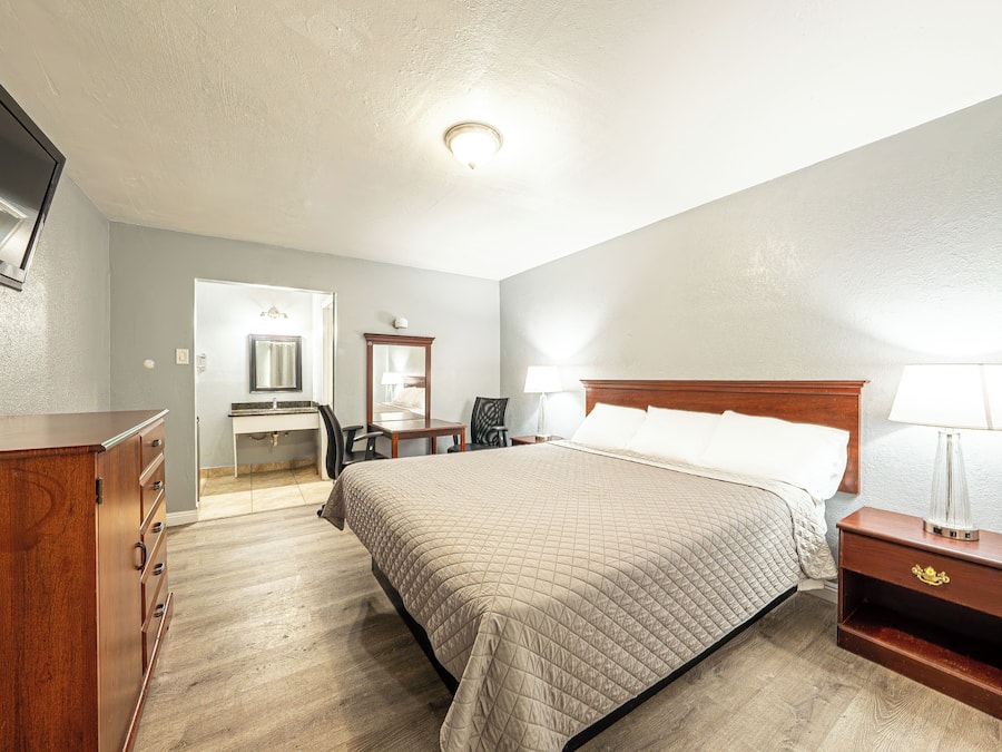 Comfort Room | Desk, free WiFi