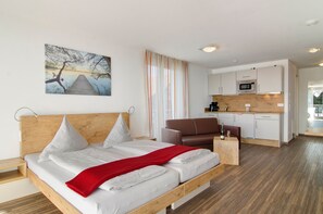 1 bedroom, free WiFi, bed sheets, wheelchair access - Apartment 'Typ A2 2 Obergeschoss Nummer 13' with Shared Terrace, Shared Garden and Wi-Fi (Immenstaad am Bodensee)