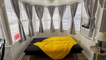 1 habitación, escritorio, wifi y ropa de cama