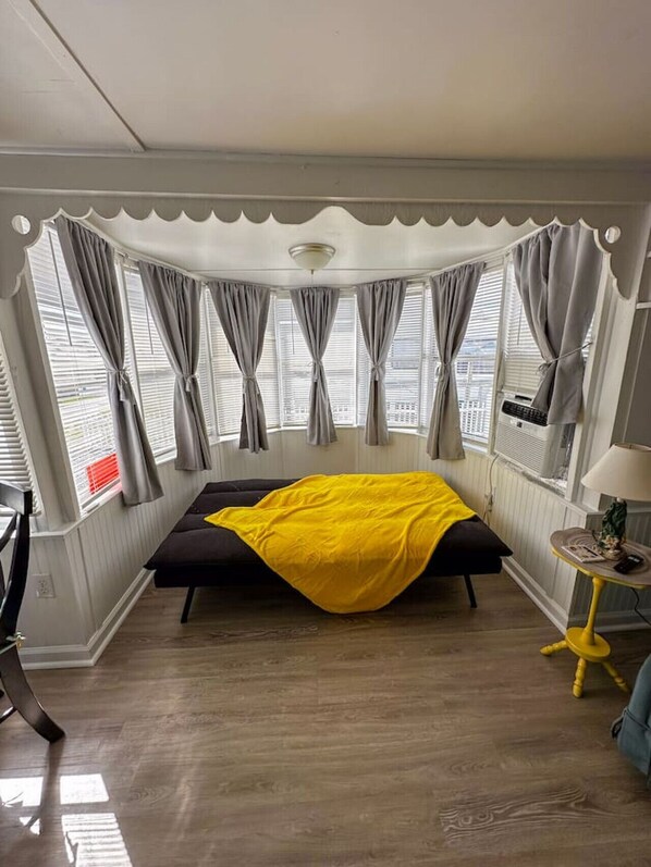 1 bedroom, desk, WiFi, bed sheets