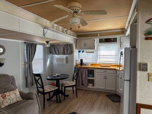 Luokittelematon kuva, 2 kautta 40, painike