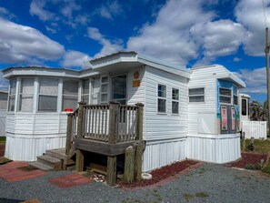 Exterior - The Salty Camper NTB (North Topsail Beach)