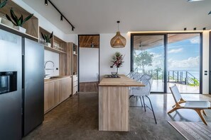 Luxury Villa, 4 Bedrooms, Private Pool, Ocean View | Dapur peribadi | Peti sejuk/penyejuk beku saiz penuh, ketuhar, dapur, pembancuh kopi/teh 