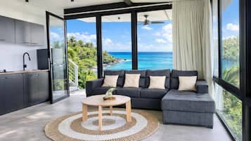 Deluxe Suite | Living area | Flat-screen TV