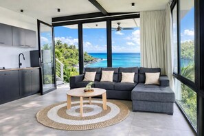 Deluxe Suite | Living area