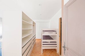 4 bedrooms, free WiFi