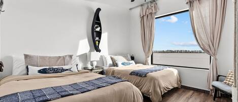 2 chambres, bureau, fer et planche à repasser, lit parapluie