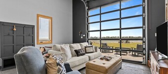 Lake Front|HotTub|Firepit|Grill| Sleeps 7!