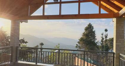 Breathtaking views & cozy comfort and serene Retreat in the hills