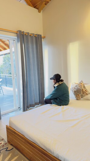 3 habitaciones, tabla de planchar con plancha, wifi y ropa de cama 