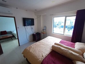 Appartamento familiare, 1 camera da letto, balcone, vista piscina | 1 camera, tende oscuranti, insonorizzazione, ferro/asse da stiro