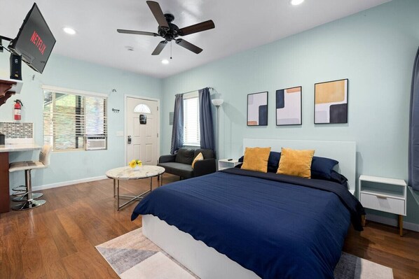 Bureau, fer et planche à repasser, Wi-Fi, literie fournie