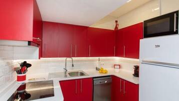 House, 2 Bedrooms, Terrace | Private kitchen