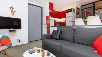 House, 2 Bedrooms, Terrace | Living area