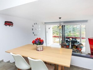 Hus - 2 sovrum - terrass | Restauranger
