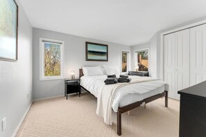 3 bedrooms, iron/ironing board, free WiFi, bed sheets