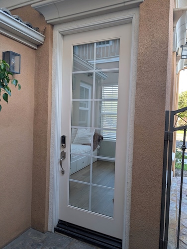 Charming private room with own entrance, AC, WiFi, Chromecast in Irvine