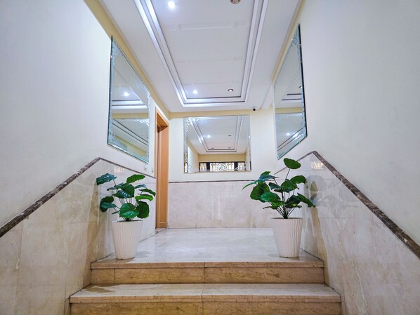 Interior entrance - Luxor Home - Spacious & proximity to CFC (Casablanca)