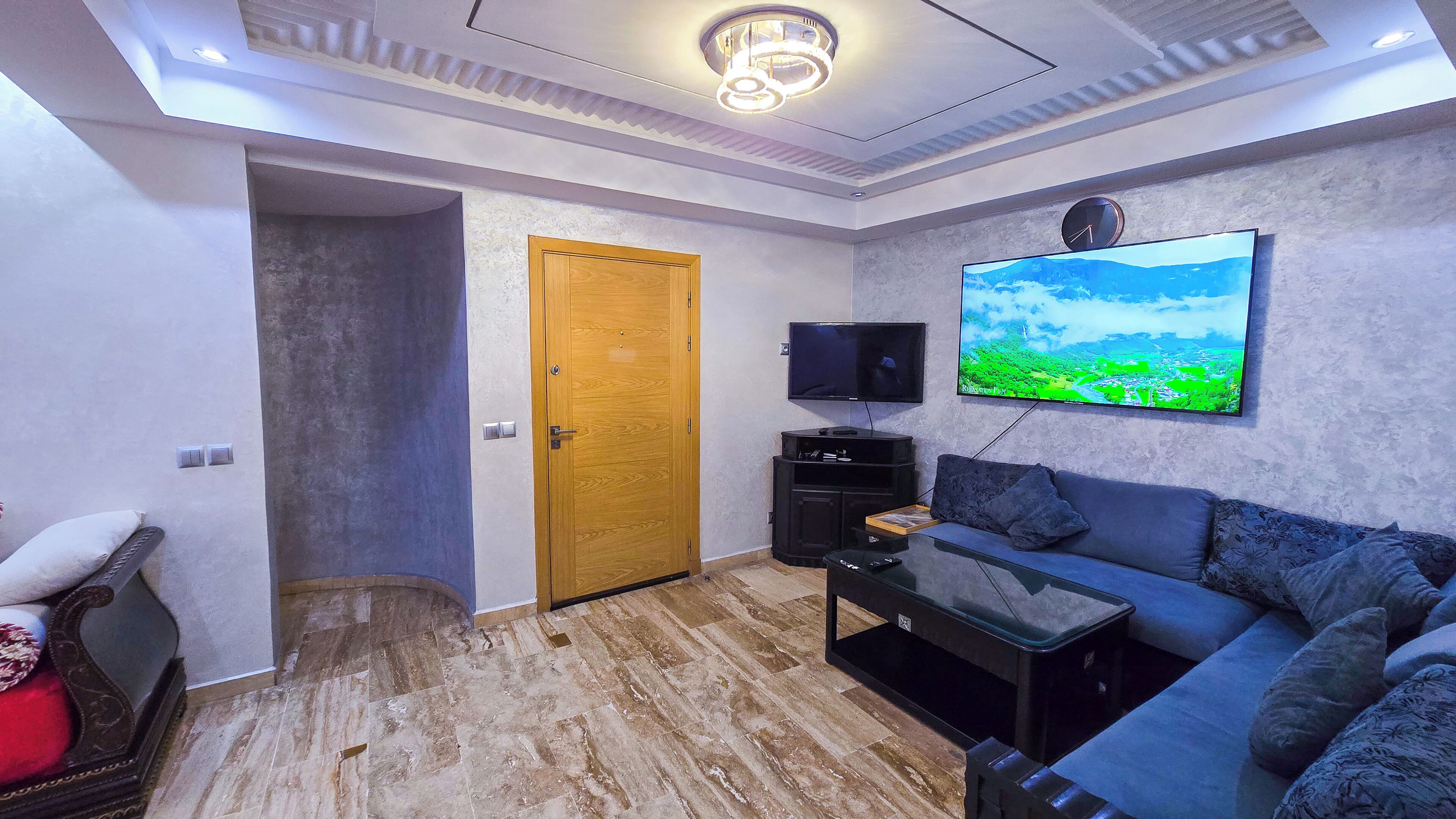 Family Apartment | Living area | Flat-screen TV, Netflix, streaming services, computer monitors