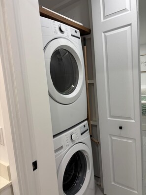 Interior - Charming 1-bedroom guest home in peaceful Cape Coral (Cape Coral)