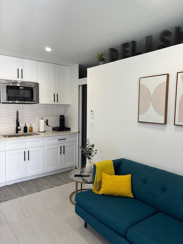 Interior - Charming 1-bedroom guest home in peaceful Cape Coral (Cape Coral)