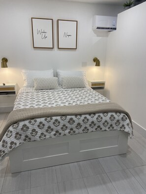 1 bedroom, iron/ironing board, WiFi, bed sheets - Charming 1-bedroom guest home in peaceful Cape Coral (Cape Coral)