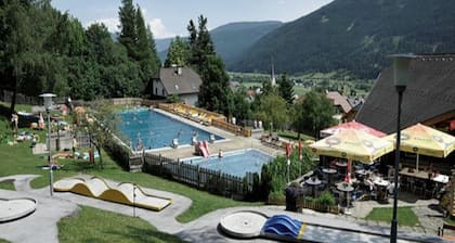 Luxury ski-in holiday home with sauna & hot tub