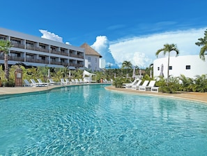 2 piscinas al aire libre