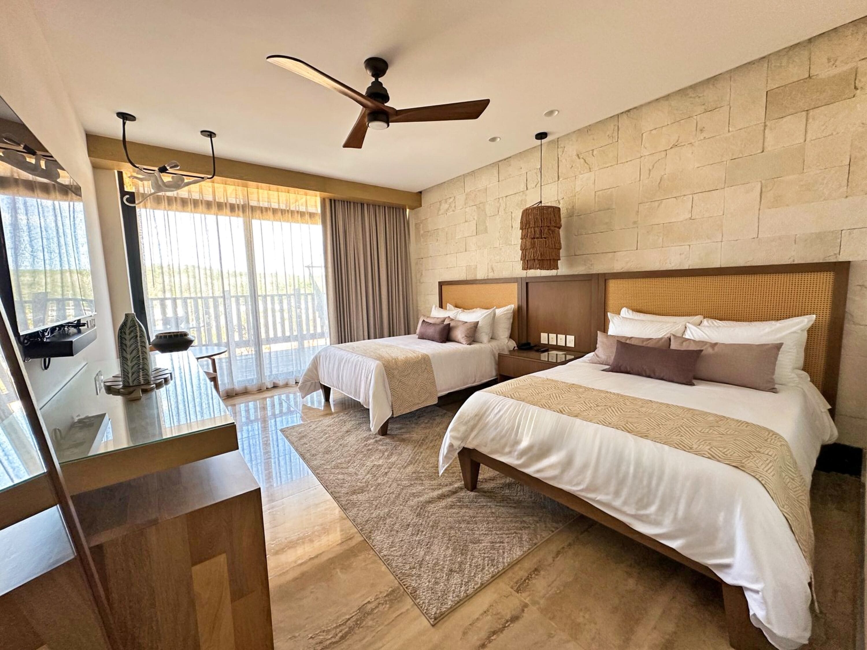 Habitación doble estándar, balcón, vista al jardín | Ropa de cama de alta calidad, edredón y escritorio 