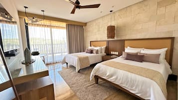 Standard dubbelrum - balkong - utsikt mot trädgården | Sängtillbehör av högsta kvalitet, duntäcken och skrivbord