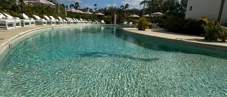 2 piscines extérieures