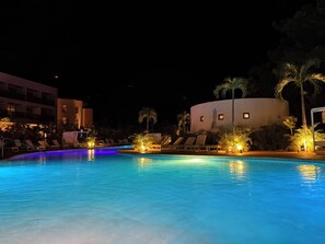 2 piscinas al aire libre