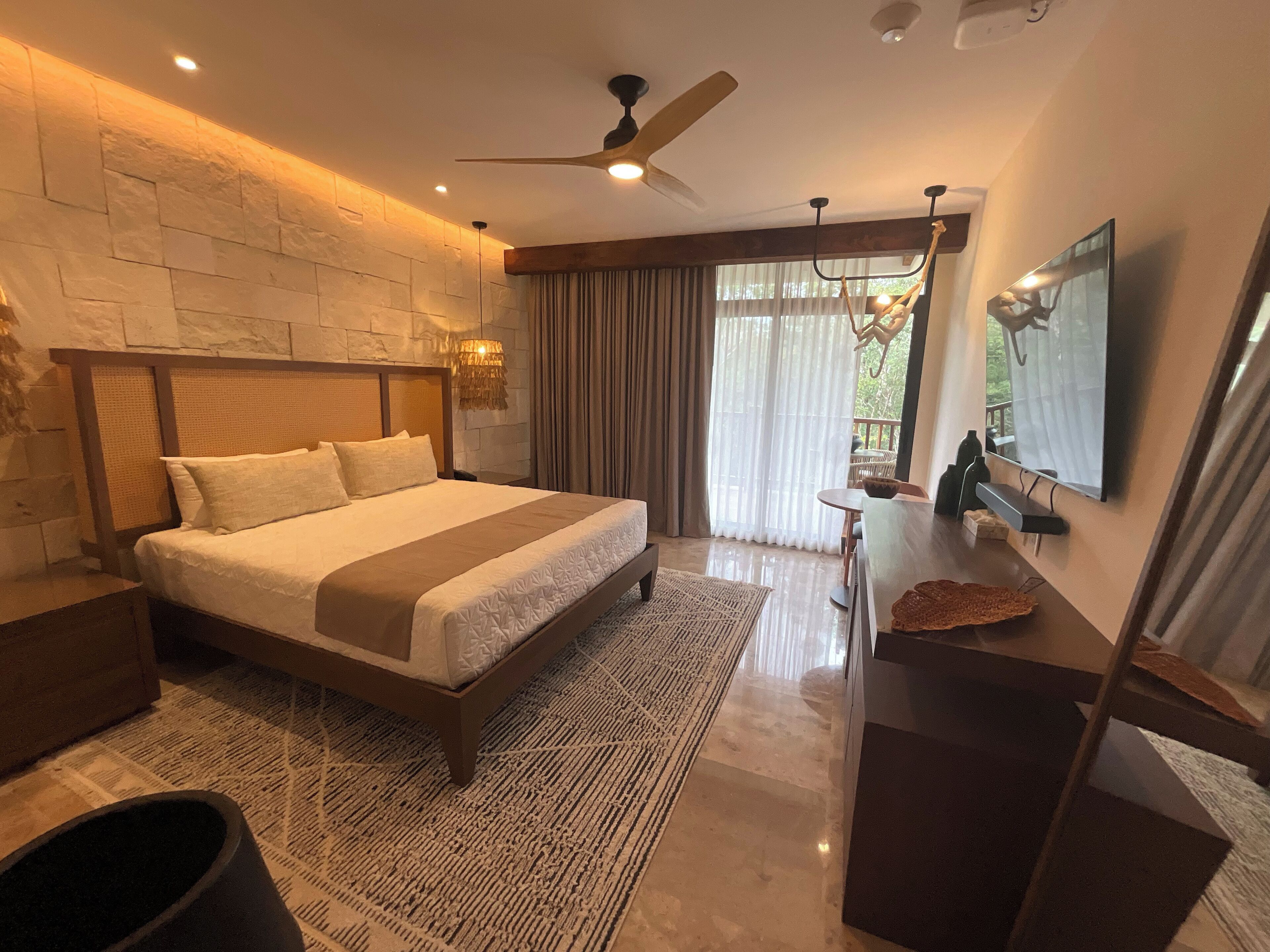 Standaard kamer, balkon, uitzicht op tuin | Luxe beddengoed, donsdekens, een bureau, een laptopwerkplek